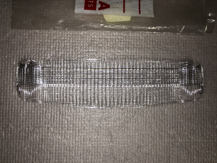 Линза стекло салонного фонаря TOYOTA Camry 81351AA010