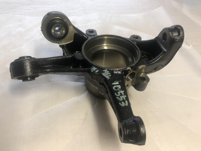 Кулак поворотный задний левый LEXUS GS 300/400/430 1998-2004 TOYOTA 4230530070