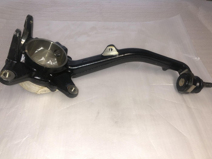 Кулак поворотный передний левый ПОД АБС TOYOTA LAND CRUISER 90 4320235071