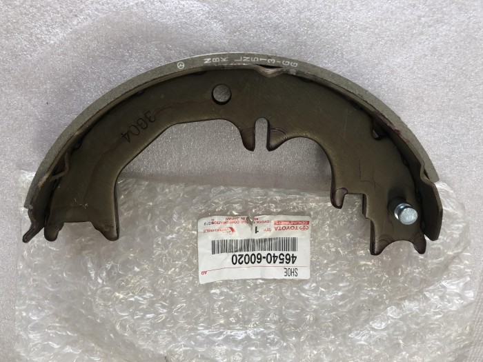 Колодка стояночного тормоза TOYOTA LC70 LC80 4654060020