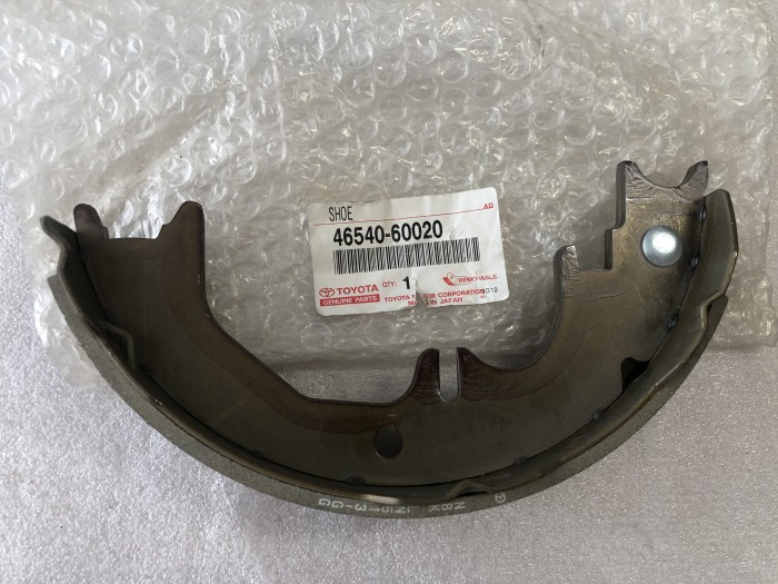 Колодка стояночного тормоза TOYOTA LC70 LC80 4654060020