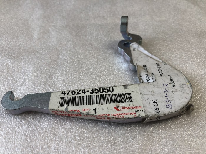 Скоба стояночного тормоза TOYOTA Hilux Surf 4762435050