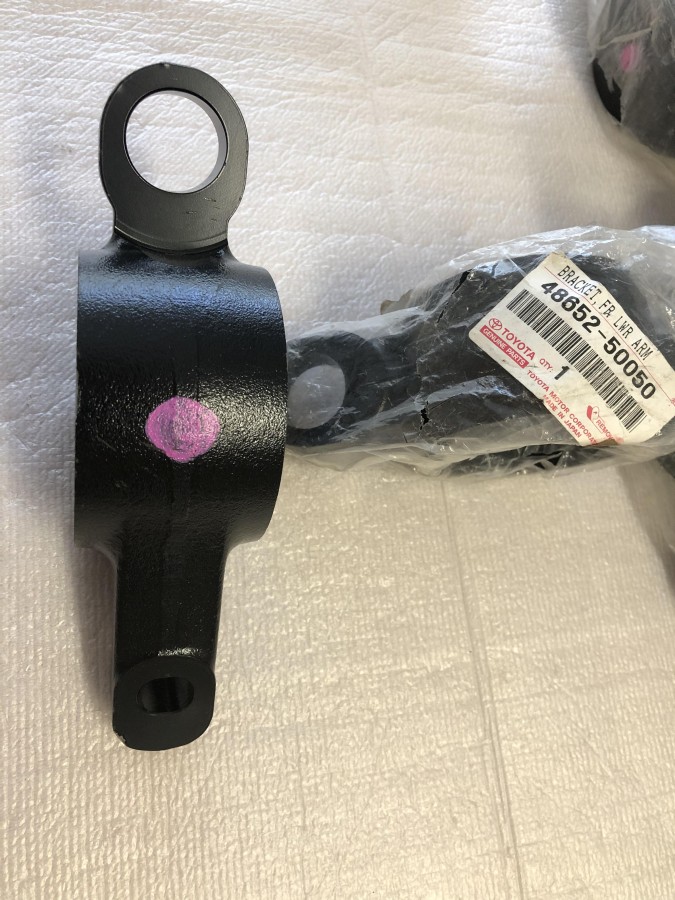 Кронштейн рычага Lexus LS430 4865250050