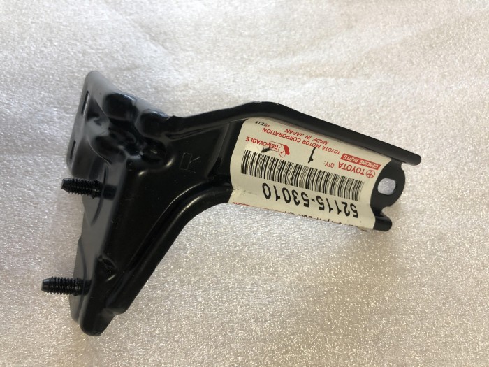 Кронштейн фары правый Lexus IS200 Toyota Altezza E10 5211553010