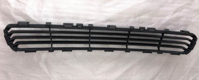 Решетка в бампер центральная TOYOTA AVENSIS T250 2003-2008 5311205050