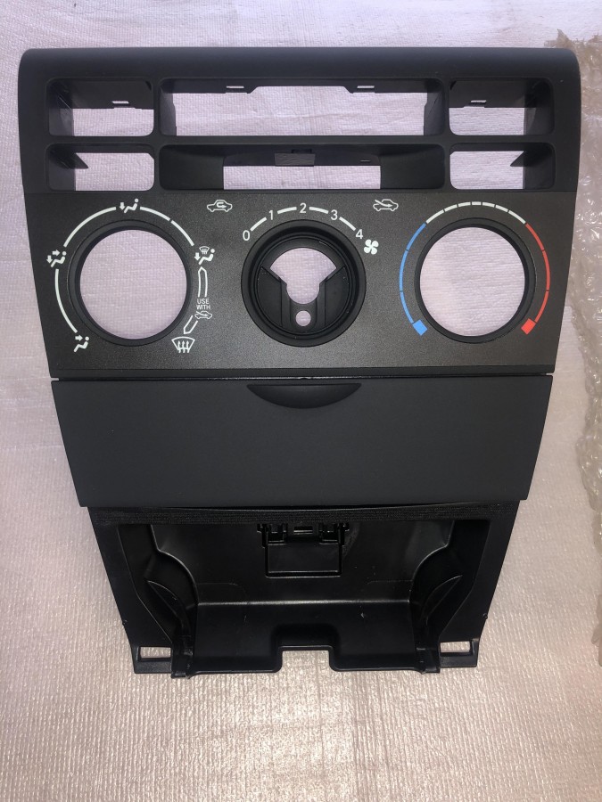 Панель приборов ЦЕНТРАЛЬНАЯ TOYOTA COROLLA E12 2001-2006 5542002140B1