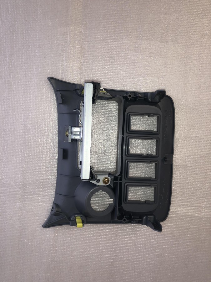 Панель центральная под переднею пепельницу TOYOTA RAV 4 ACA20 2000-2005 5542042020B0