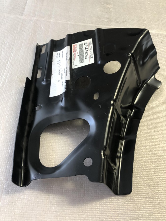 Панель кронштейн крепления Toyota AVENSIS T250 5571405040