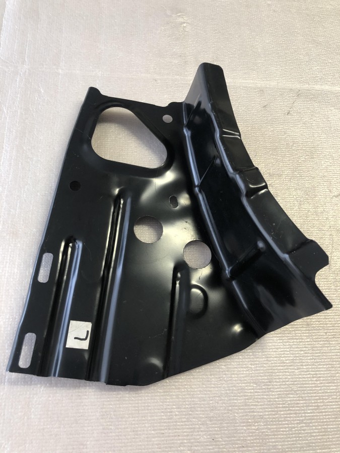 Панель кронштейн крепления Toyota AVENSIS T250 5571405040