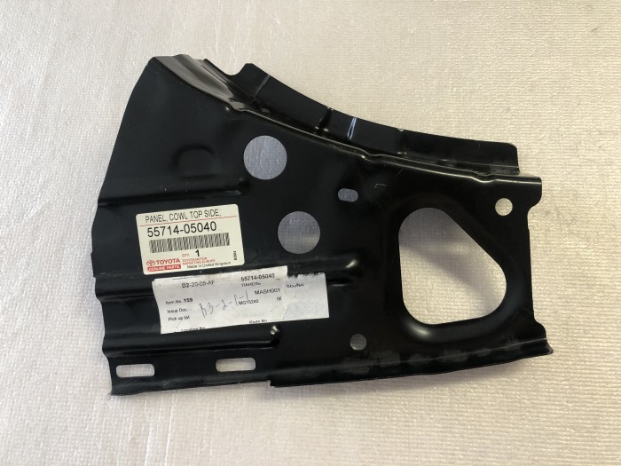 Панель кронштейн крепления Toyota AVENSIS T250 5571405040