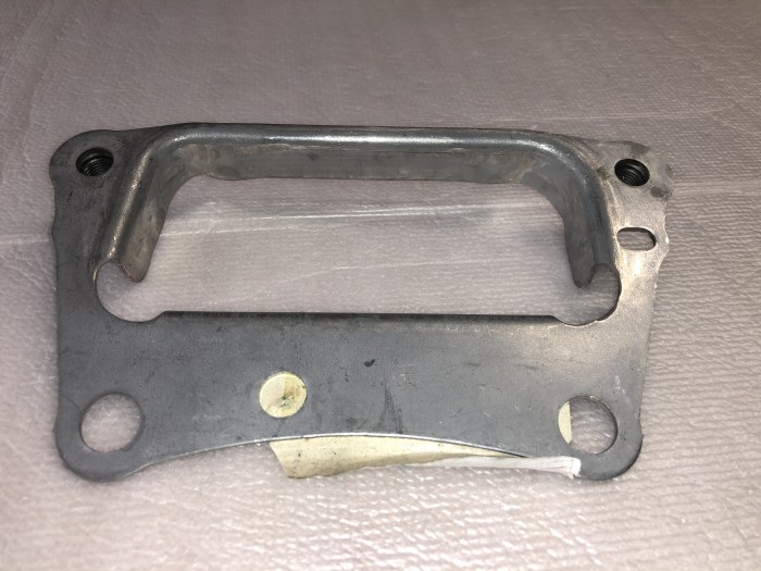 Кронштейн переднего бампера правый LEXUS GS Toyota 5714130040