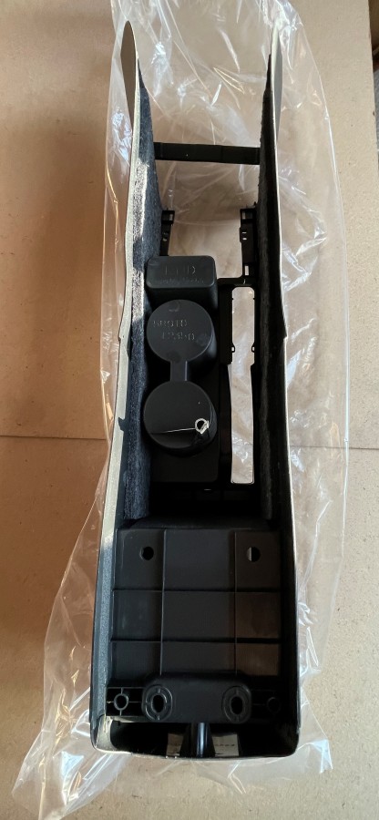 Консоль центральная TOYOTA Corolla E120 2001-2007 5890112481B0