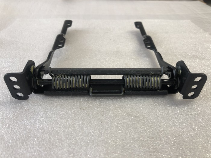 Кронштейн крышки бардачка TOYOTA Land Cruiser Prado 120 5890760070