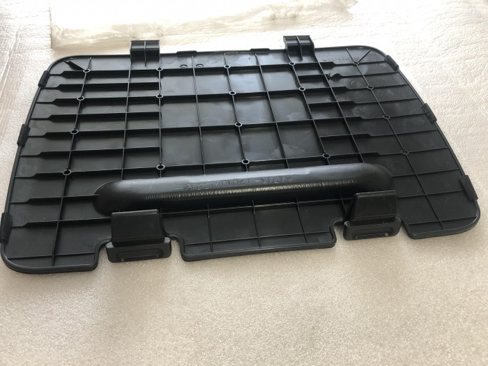 Крышка бардачка багажника TOYOTA RAV4 CA20 2000-2005 6474342011B1