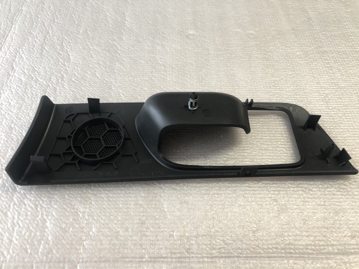 Накладка внутренней ручки задней левой двери TOYOTA Avensis T250 6761805030B0