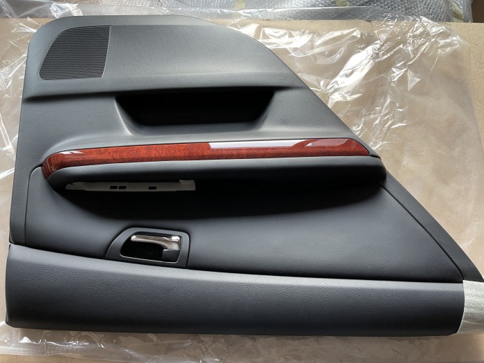 Обшивка двери задней левой Lexus RX300 6764048240C1