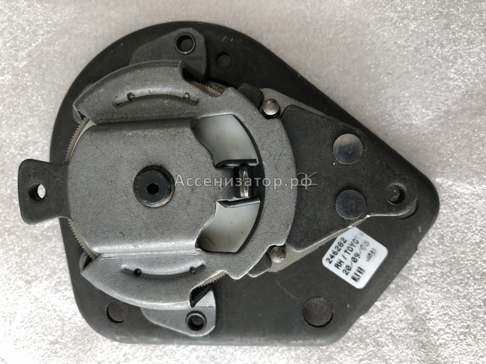 Механизм регулировки переднего сиденья TOYOTA COROLLA E120 7240702010