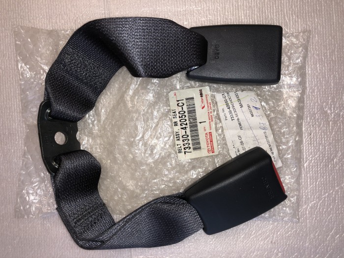 Ремень безопасности TOYOTA RAV 4 CA20 2000-2005 7333042050C1