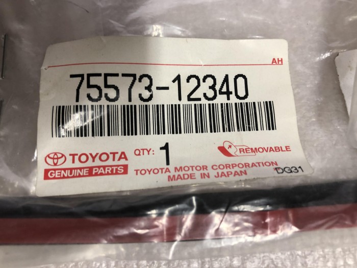 Молдинг заднего стекла TOYOTA Auris E150 2006-2012 7557312340