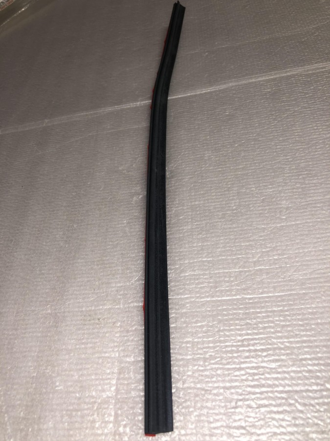 Молдинг заднего стекла TOYOTA Auris E150 2006-2012 7557312340