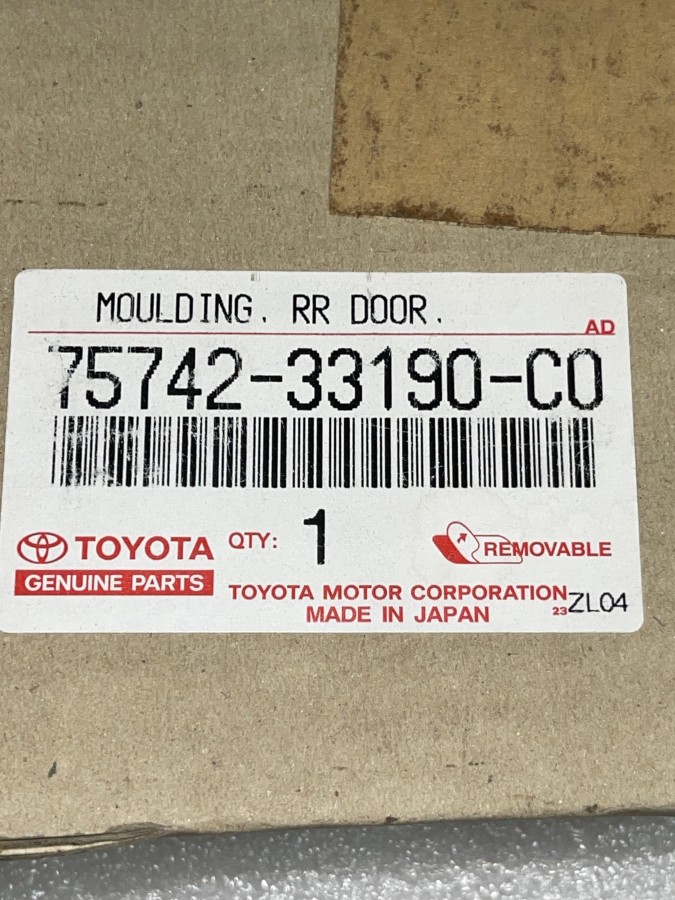 Молдинг задней левой двери LEXUS ES300 7574233190C0