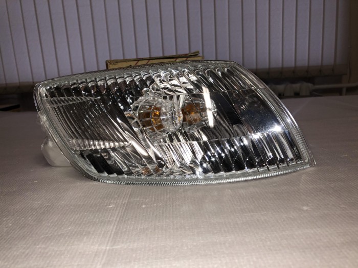 Указатель поворота правый Toyota CORONA 8151020830