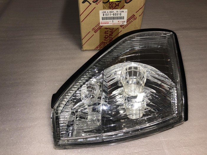УКАЗАТЕЛЬ ПОВОРОТА ПЕРЕДНИЙ ПРАВЫЙ TOYOTA LC90 8151160510