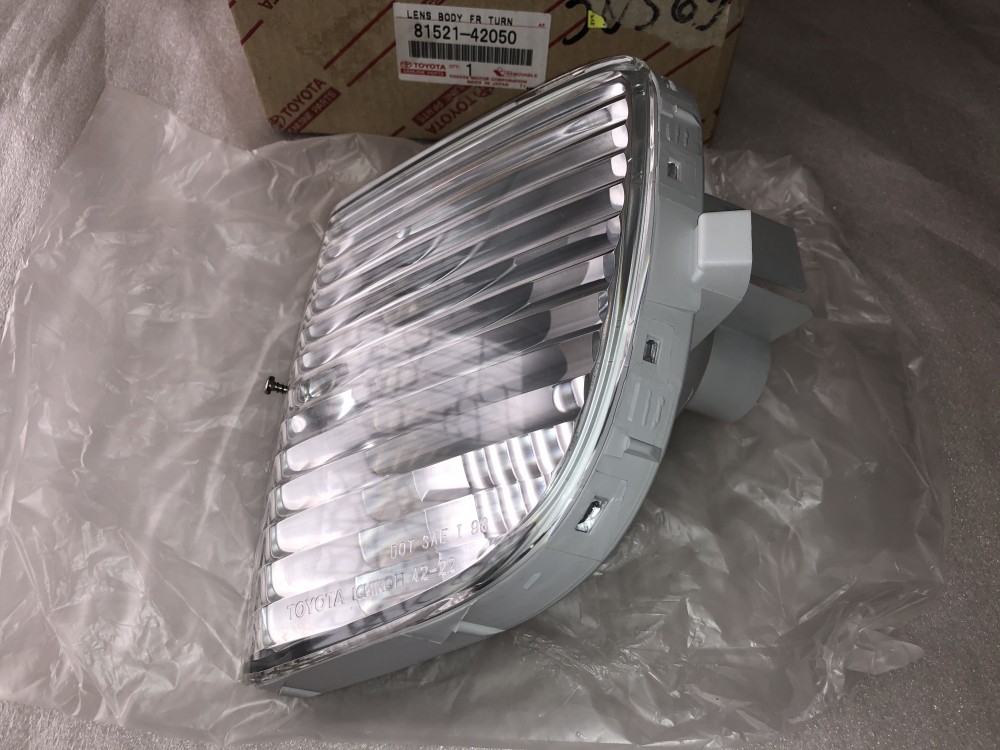 Указатель поворота в бампер левый для ам без противотуманок TOYOTA RAV 4 2000-2005 8152142050