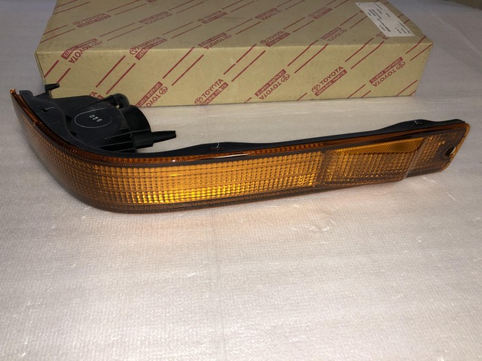 Поворотник левый TOYOTA Toyoace 4WD Double Cab '1999–2002 8152187014