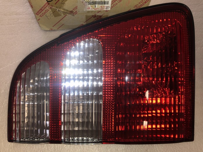 Фонарь задний внутренний левый TOYOTA LC 100 1998-2007 8159060100
