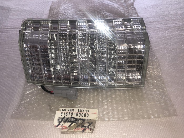 Фонарь задний правый LEXUS LX470 8167060080