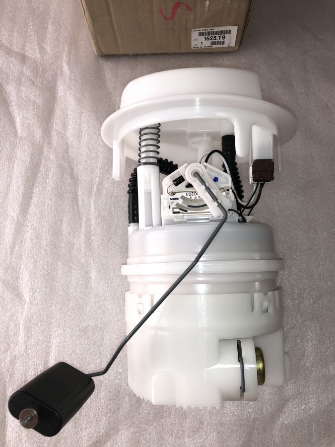 Насос топливный электрический CITROEN PEUGEOT 1525T9