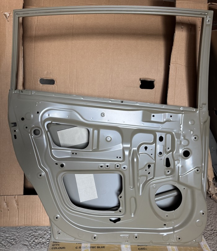 Дверь Toyota Corolla Verso 2004-2009 670040F010 задняя левая