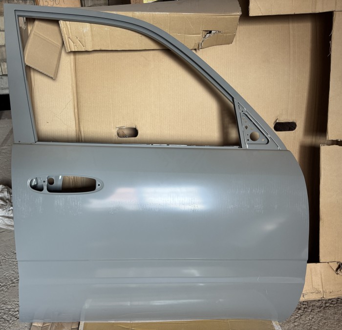 Дверь правая передняя Toyota Land Cruiser 100 1998-2007 6700160443 новая