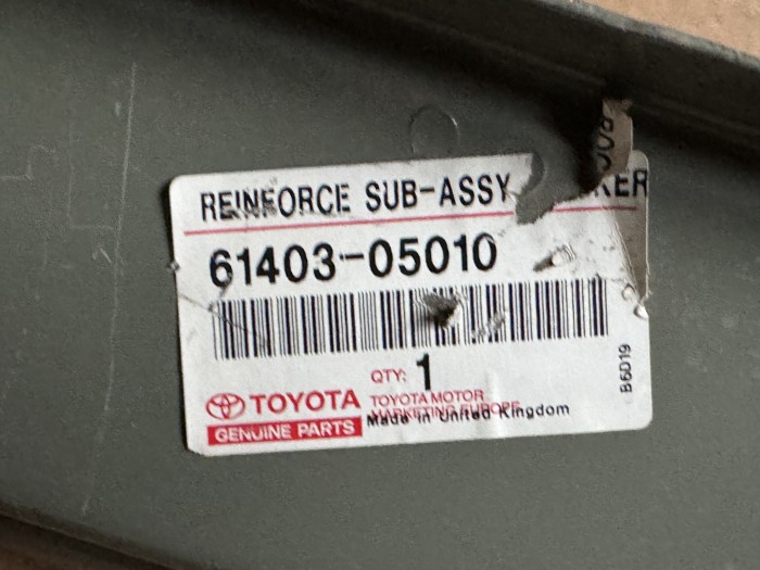 Порог правый Toyota Avensis T250 2003-2009 6140305010