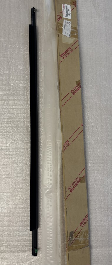 Молдинг TOYOTA Corolla Verso R10 7574064010