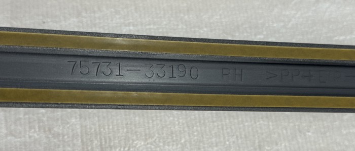 Молдинг передней правой двери TOYOTA CAMRY V30 7573133190E0