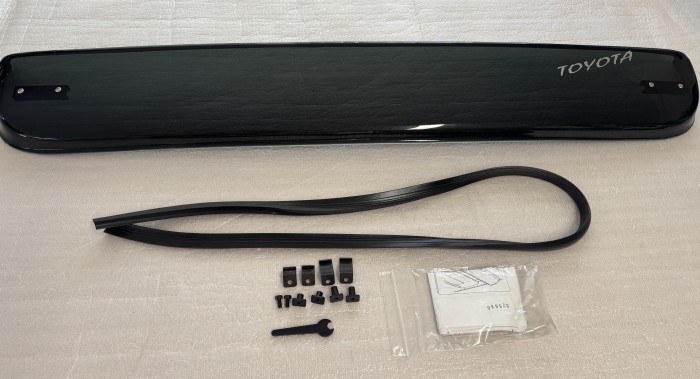 Дефлектор люка TOYOTA Land Cruiser Prado 120 2003-2009 700605